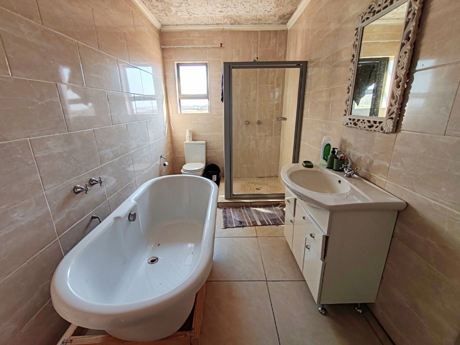 5 Bedroom Property for Sale in Grimbeeck Park North West